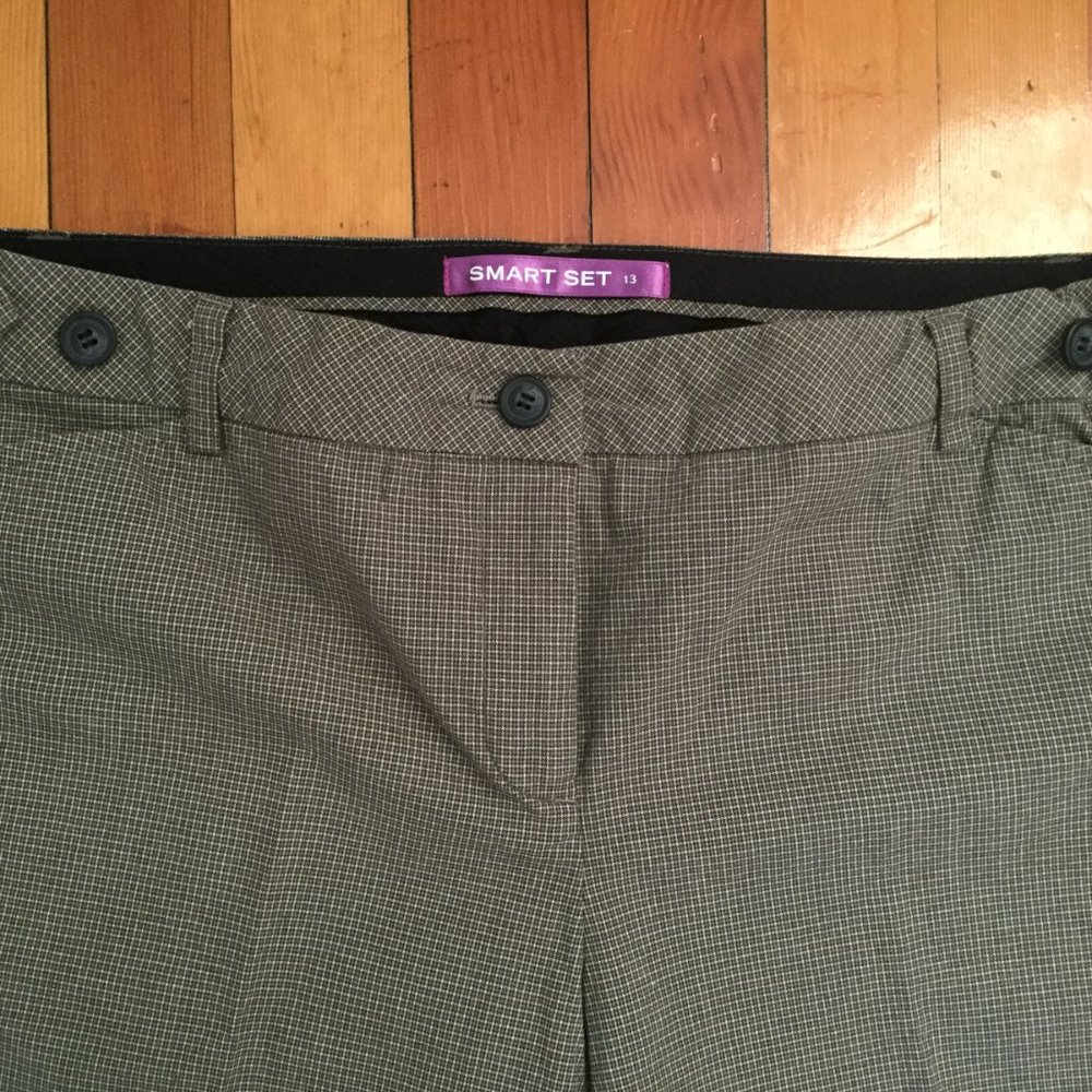 Smart Set Bermuda Shorts - Picture 2 of 8